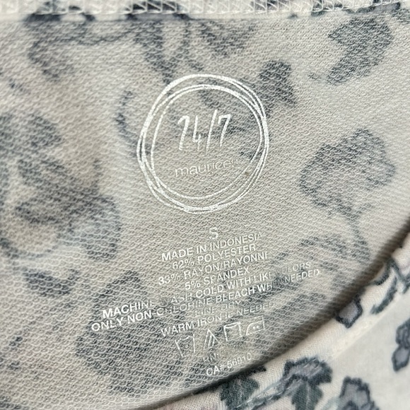 Maurice’s Blue Floral Shirt - Picture 3 of 3